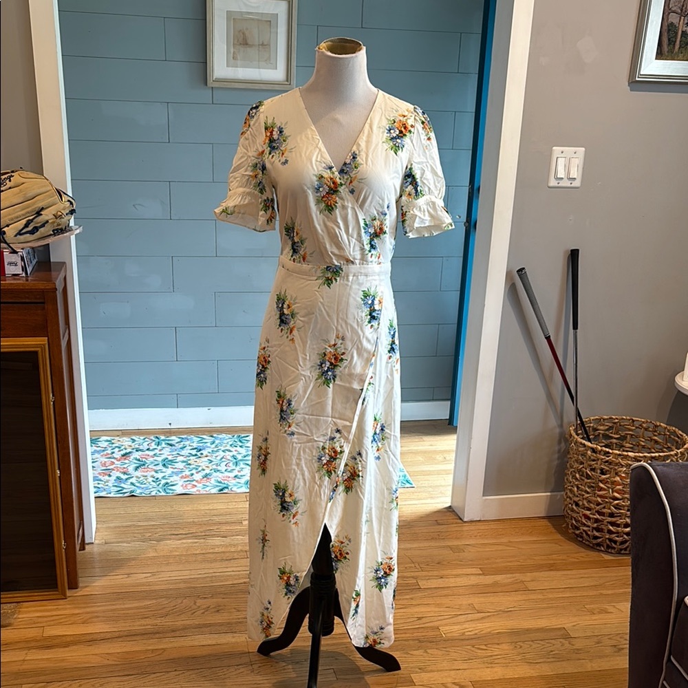 NWT‎ Ruffle-Sleeve Maxi Dress in Classic Corsage